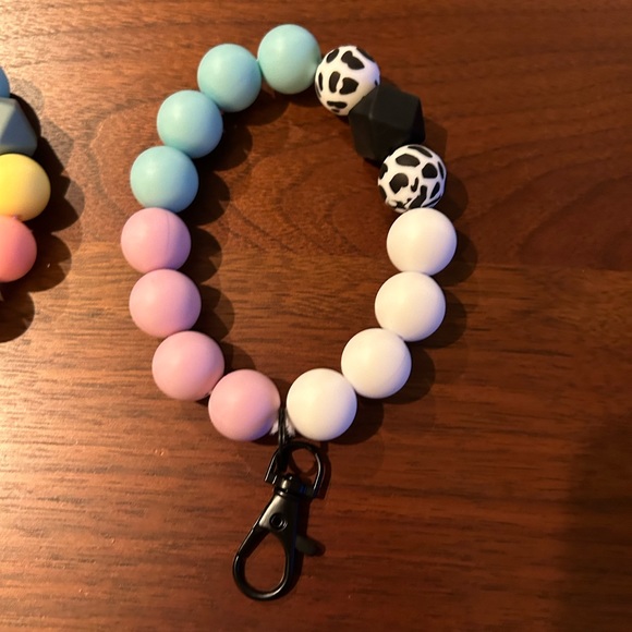 beaded wristlets - Picture 4 of 6